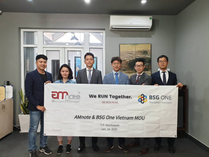 AMNOTE-BSG ONE signed an MOU at the headquarters of the AMNOTE in HCMC, Vietnam (From the third on the left) CEO of AMNOTE, Koo Jin-Young & CEO of BSG ONE, Kim Tae-ryong & Director of BSG ONE in Vietnam, Kwon Young-Keun