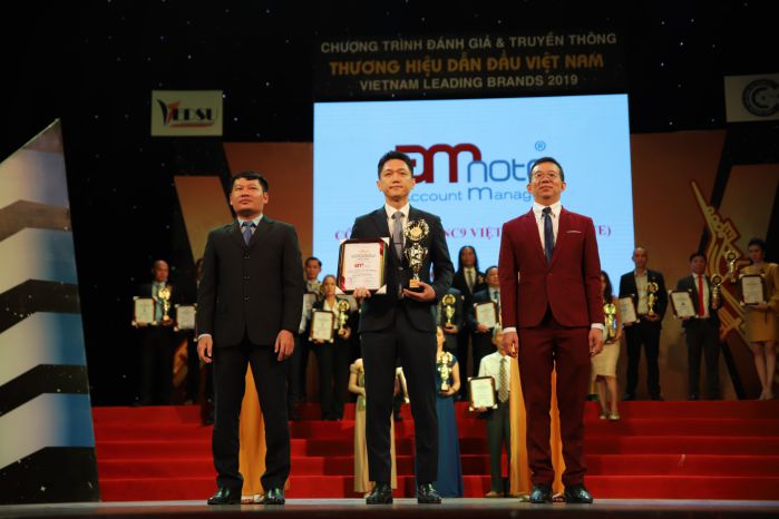 Koo Jin Young – Director – Representative received the award of “Top 10 Leading Brands in Vietnam – Vietnam Leading Brands – VI Series 2019